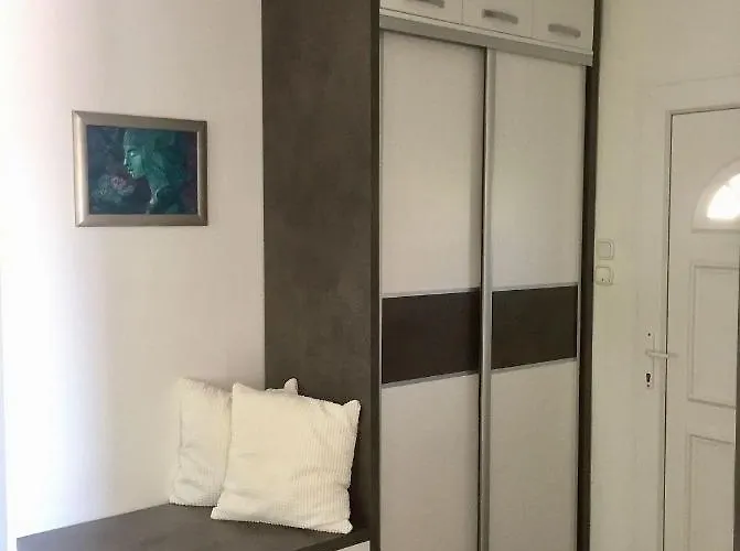 Flair Apartmanhaz Eger